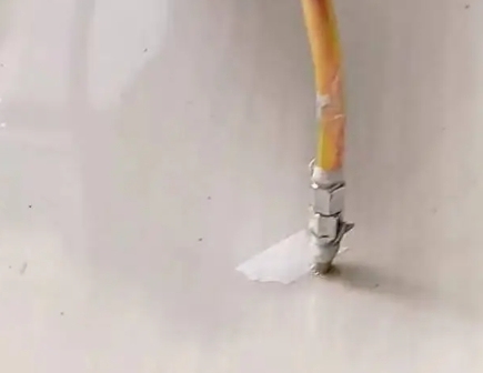 临澧瓷砖空鼓维修公司专业解答在瓷砖铺贴过程中，如果使用的砂料过粗（如全部使用了粗砂），可能会导致以下问题